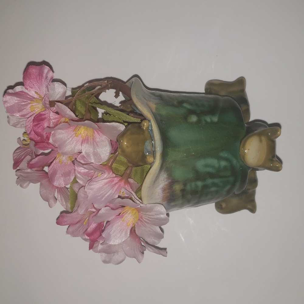 Green Lucky Frog Planter